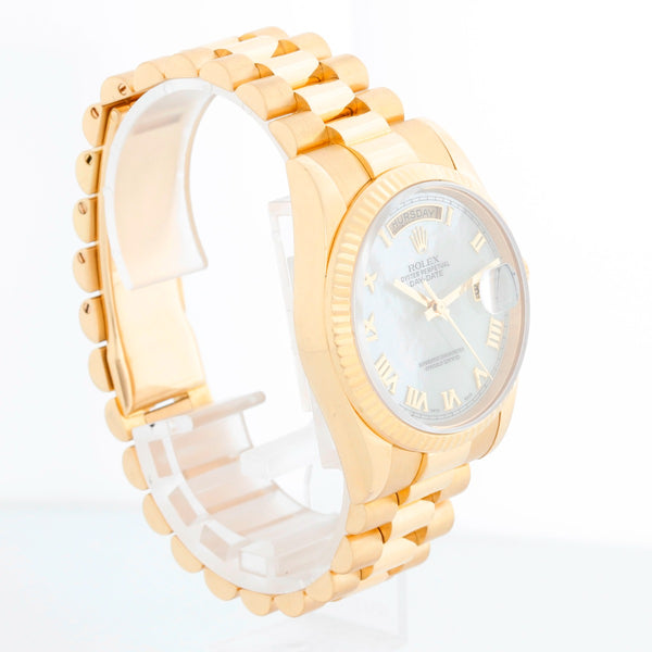 Rolex President Day-Date 18k 118238 Mother of Pearl Roman