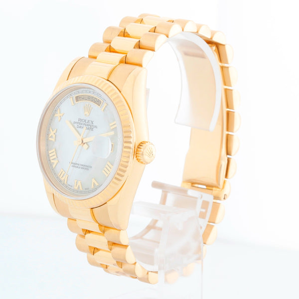 Rolex President Day-Date 18k 118238 Mother of Pearl Roman