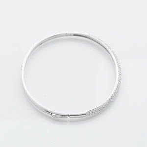 Beautiful 18K White Gold Sparkling Diamond Cuff Bracelet 1.5 cts.