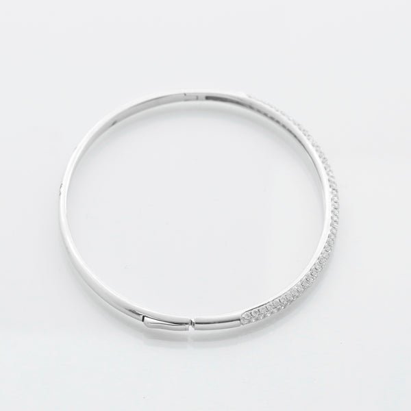 Beautiful 18K White Gold Sparkling Diamond Cuff Bracelet 1.5 cts.