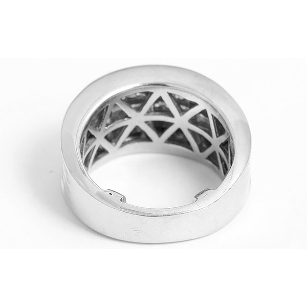 Sparkling 14k White Gold and Diamond Ring