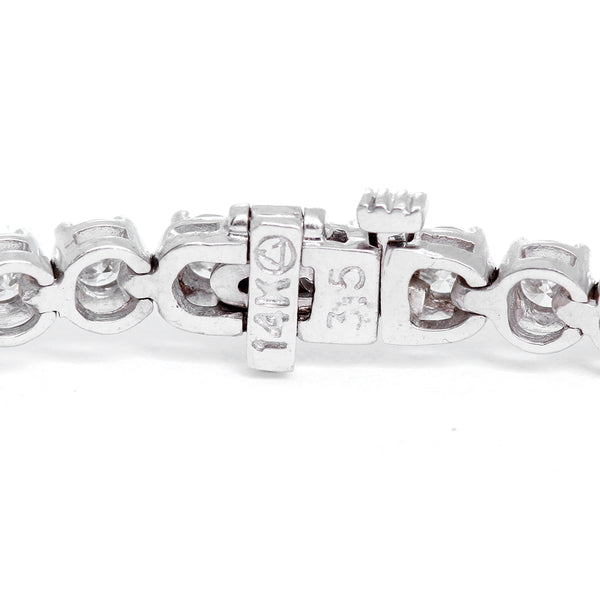 Beautiful White Gold and 6.02 ct. Diamond Tennis Bracelet