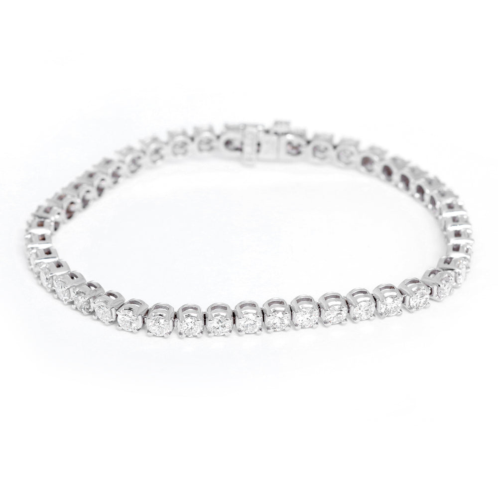 Beautiful White Gold and 6.02 ct. Diamond Tennis Bracelet