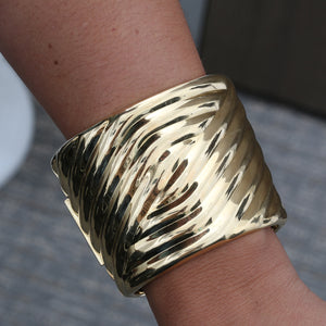 Large 14K Yellow Gold Fluted Hinged Cuff