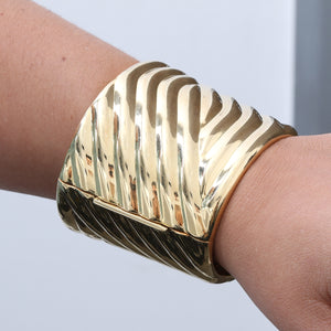 Large 14K Yellow Gold Fluted Hinged Cuff