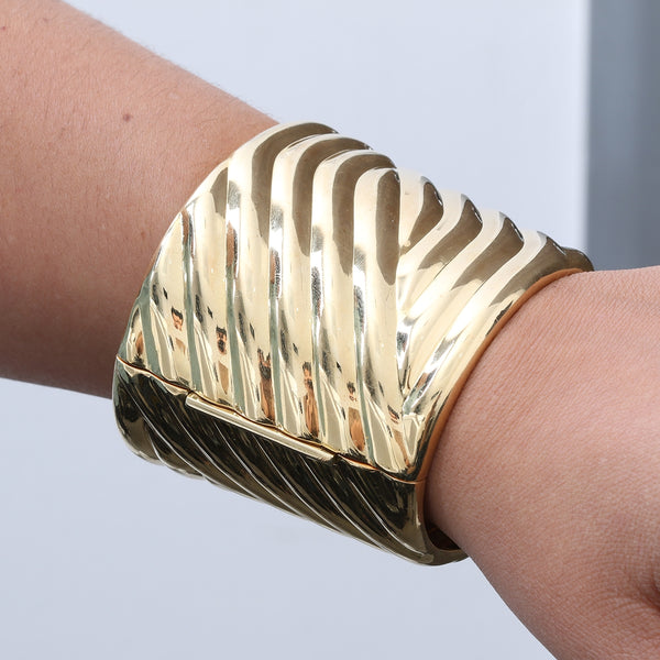 Large 14K Yellow Gold Fluted Hinged Cuff