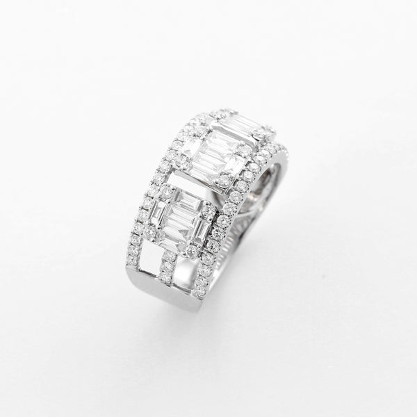18K White Gold Diamond Band Size 7 3/4