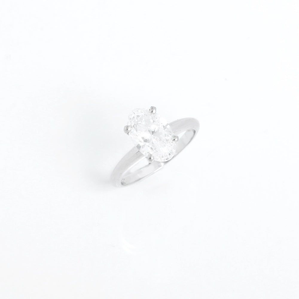 Oval Diamond Ring Set in 18K White Gold 2 cts Size 5 3/4