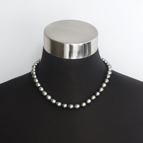 Stunning Tahitian Pearl Necklace with White Gold Clasp