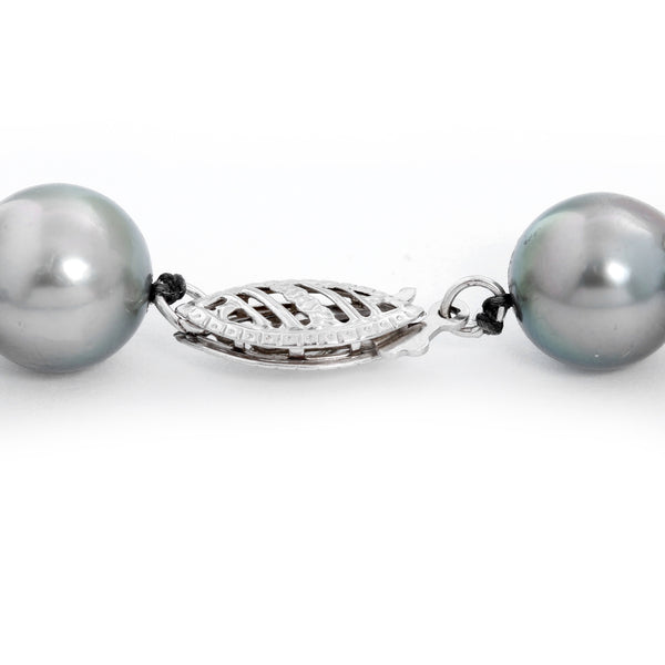 Stunning Tahitian Pearl Necklace with White Gold Clasp