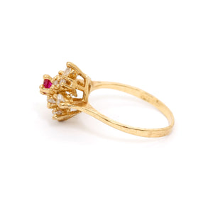 10K Yellow Gold Diamond Flower Ring Size 6.5