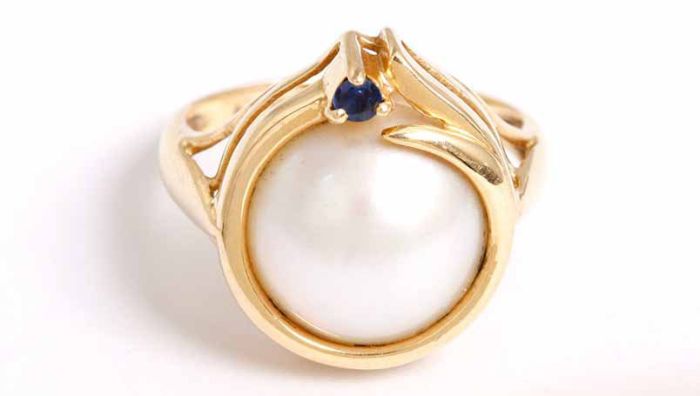 Beautiful Pearl & Synthetic Sapphire 14K Yellow Gold Ring 6.5