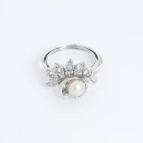 Vintage Avon 1974 Fan Fare Silver Pearl and Crystal Rhinestone Ring Size 5