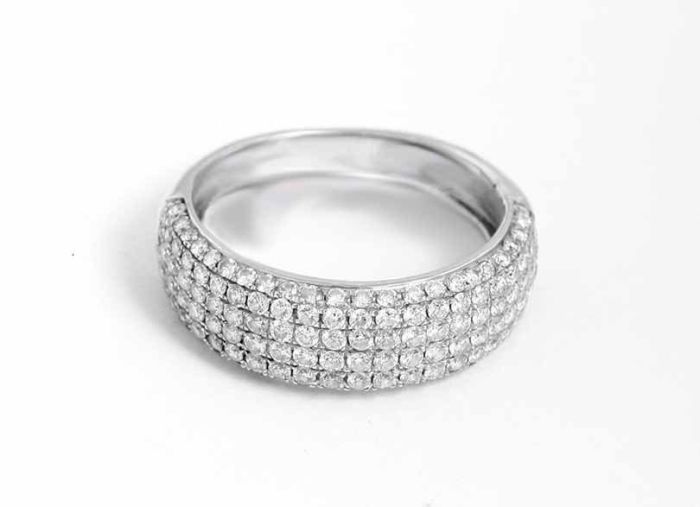 Beautiful 14K White Gold Pave Diamond Band Ring Size 6.25