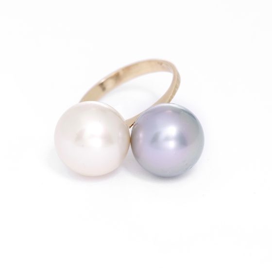Beautiful 14K Yellow Gold and White & Gray Pearl Ring