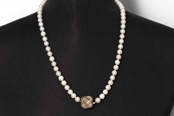 Beautiful 14k Yellow Gold and Cultured Pearl Necklace