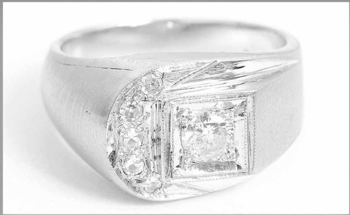 Beautiful 14K White Gold and Diamond Ring