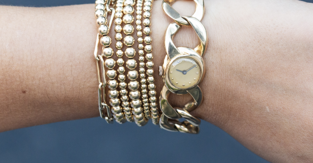 Stackable ladies watch with gold chain link